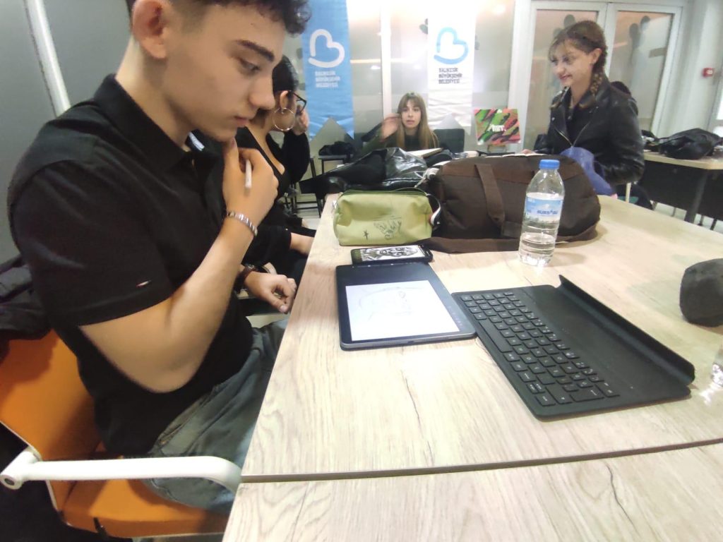 Yetenekli gençler çizimleriyle büyüledi 2 WhatsApp Gorsel 2025 03 25 saat 14.52.33 38f5e970 |