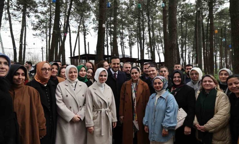 ak parti istanbul il kadin kollari 8 mart dunya kadinlar gununde hatira ormaninda fidan dikti 74052cec40b2 |