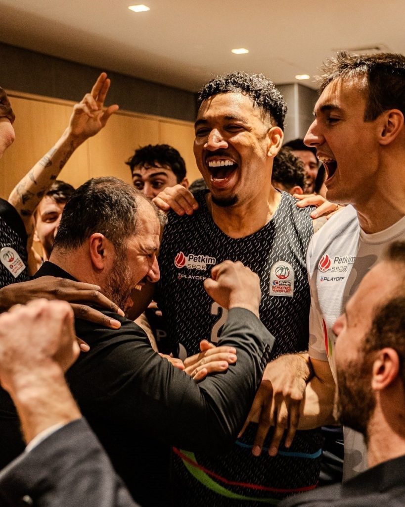 aliaga petkimspor 3 mac sonra galibiyeti hatirladi e5731e2d5746 |