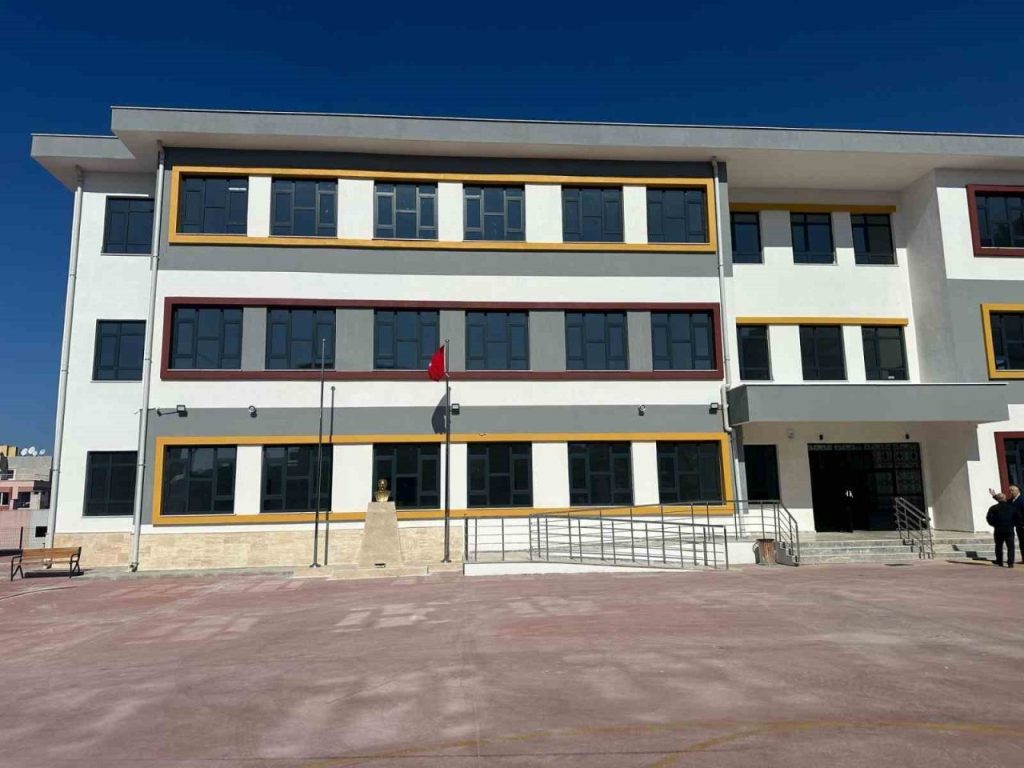 aliagada 57 yillik namik kemal ilkokulu yeniden hizmete aciliyor ae87fbd62a60 |