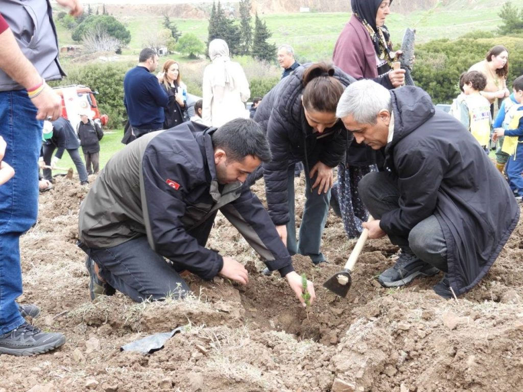 aliagada orman haftasinda bin adet fidan dikildi 1d2e14b69136 |