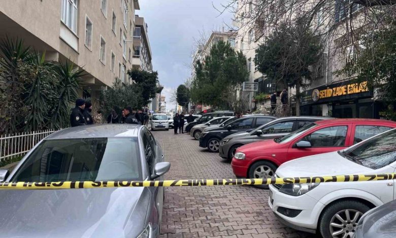 Avcılar’da bir adam eşi ve 3 çocuğunu vurup intihar etti 1 avcilarda bir adam esi ve 3 cocugunu vurup intihar etti ecb8e68d7794 |