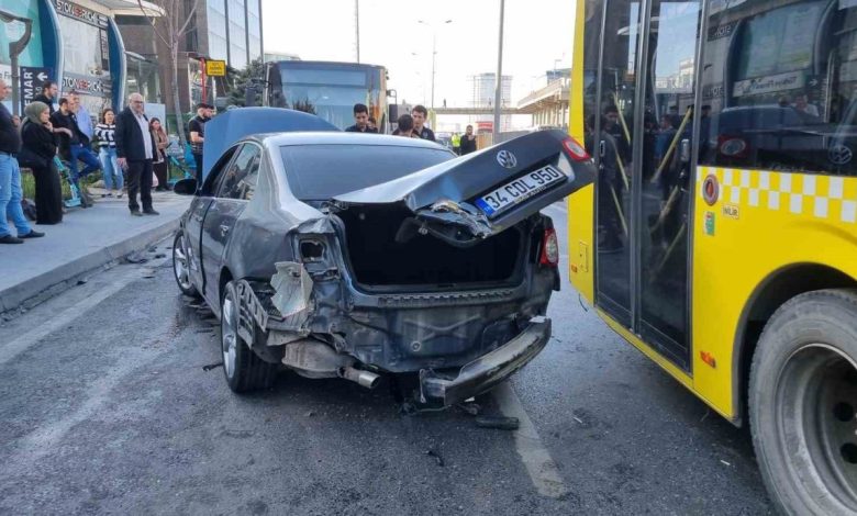 avcilarda otomobil once iett otobusune sonra bariyerlere carpti 2 yarali e791333e9456 |
