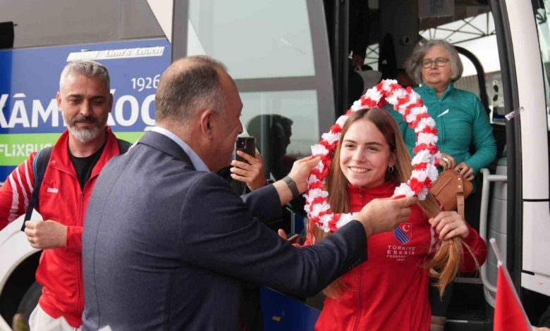 avrupa sampiyonu alara atmaca balikesirde coskuyla karsilandi aec772c9e755 |