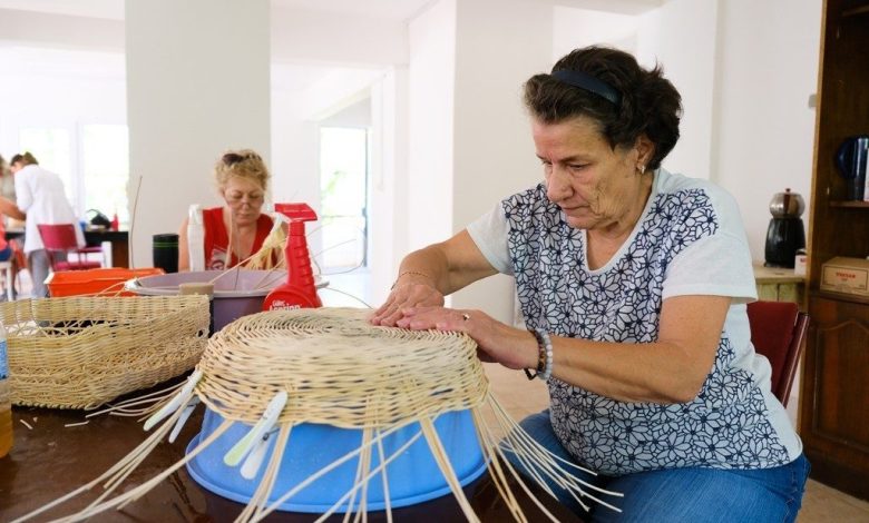 ayvalikta mahalle evlerinde uretilenler ilgi goruyor 530c0927d733 |