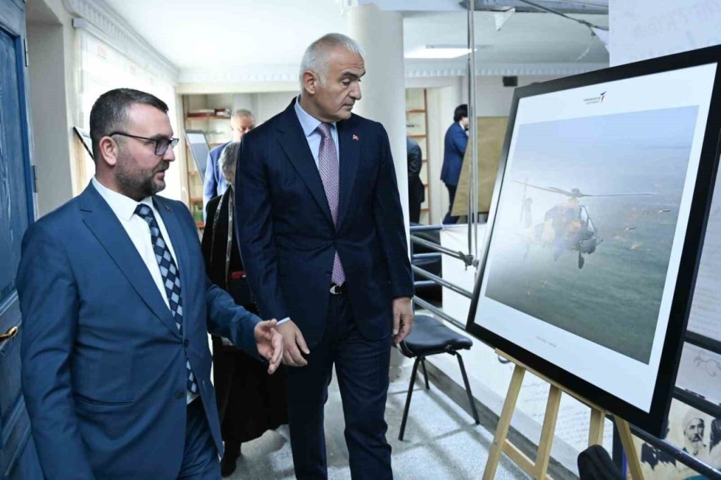 bakan ersoy istiklal marsi yalnizca bir siir degil bir milletin yeniden sahlanisinin destanidir 13d404c60c28 |