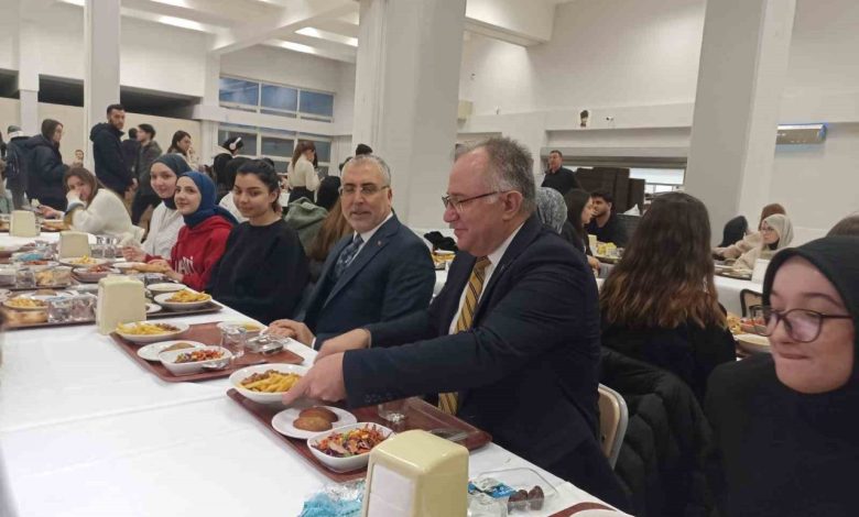 Bakan Işıkhan üniversite öğrencileriyle iftar yaptı 1 bakan isikhan universite ogrencileriyle iftar yapti b9b27ed7e043 |