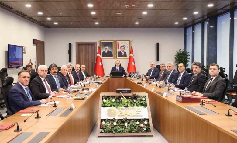 Bakan Yerlikaya sokak hayvanları ile ilgili video konferansa katıldı 1 bakan yerlikaya sokak hayvanlari ile ilgili video konferansa katildi e83b022f8530 |