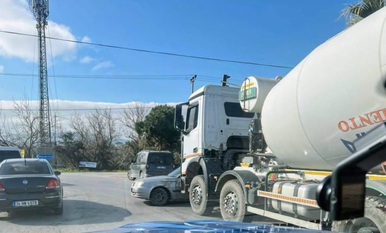 Balıkesir’de beton mikseri ile otomobil çarpıştı 1 balikesirde beton mikseri ile otomobil carpisti d5deb5aab6f8 |