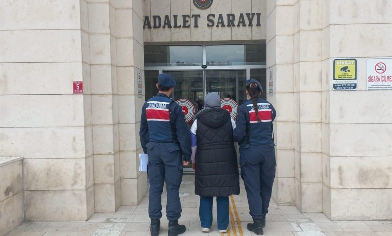 Balıkesir’de FETÖ şüphelisi yakalandı 1 balikesirde feto suphelisi yakalandi 410c42bb5ca5 |