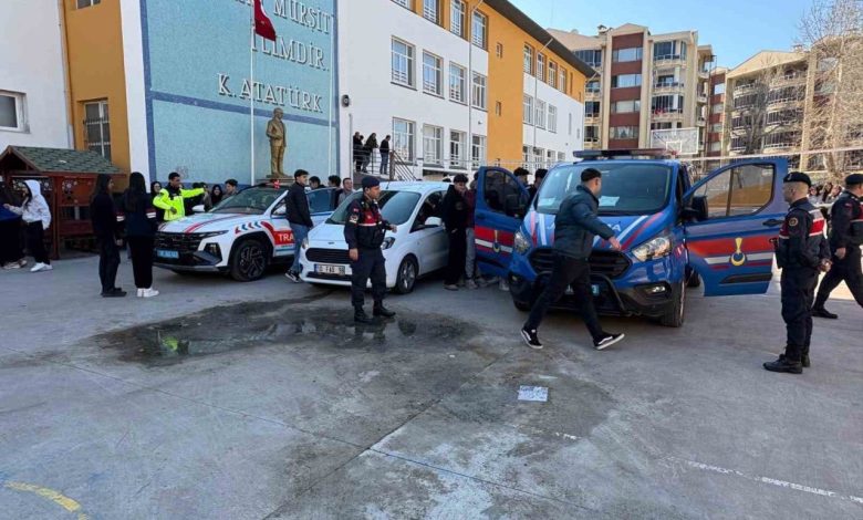 balikesirde lise ogrencilerine jandarma ve sahil guvenlik akademisi tanitildi 1f8536c8caa5 |