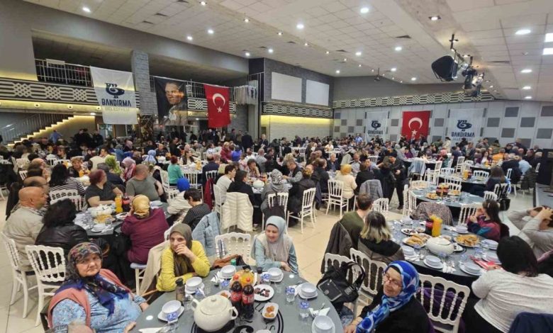 Bandırma Belediye Başkanı Mirza, özel bireylerle iftarda buluştu 1 bandirma belediye baskani mirza ozel bireylerle iftarda bulustu 91ed3ebf9e23 |