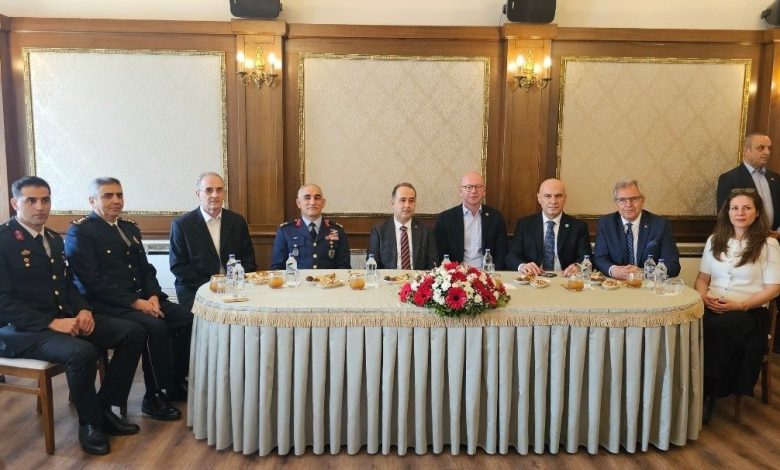 bandirma protokolu bayramda bir araya geldi 09360b55f780 |