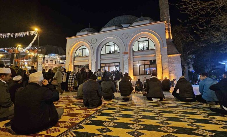 bandirmada kadir gecesi idrak edildi 37e3dce8bf18 |