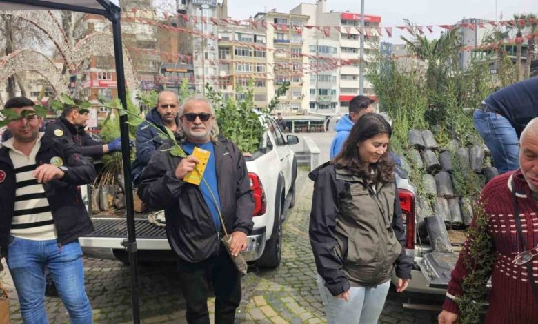 Bandırma’da ücretsiz fidan dağıtımı gerçekleştirildi 1 bandirmada ucretsiz fidan dagitimi gerceklestirildi 10e5cc743b54 |