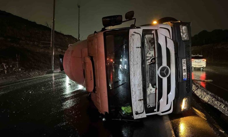 basaksehirde yola devrilen beton mikserine arkadan gelen arac carpti 1 yarali 2f0bf31c6d7b |
