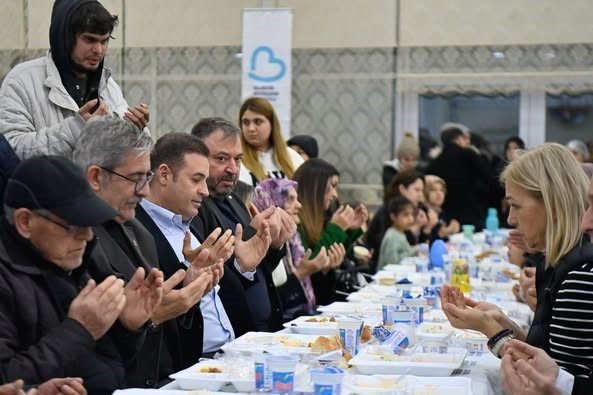 baskan ahmet akin kepsutta ramazan iftar yemegi duzenledi 9a058d46f492 |