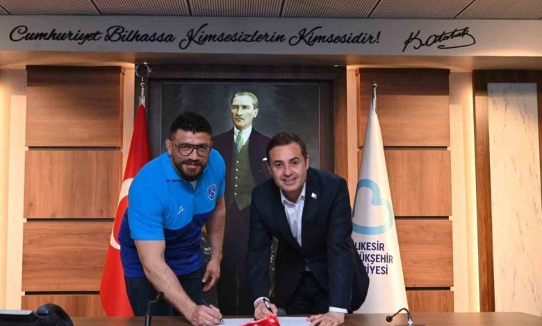 baskan ahmet akin sampiyon gurescileri balikesirin renklerine bagladi 35c67cc25f98 |