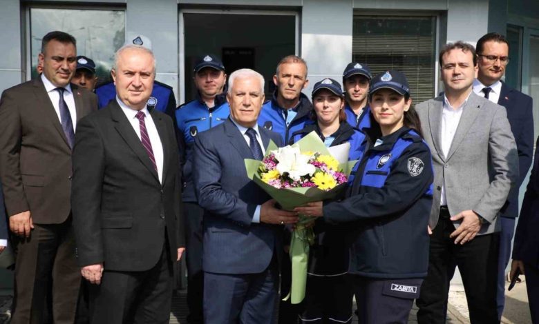 Başkan Bozbey’den bayramda çalışan ekiplere ziyaret 1 baskan bozbeyden bayramda calisan ekiplere ziyaret 5167a79dbc43 |