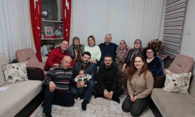 Başkan Pehlivan, orucunu şehit ailesiyle açtı 1 baskan pehlivan orucunu sehit ailesiyle acti 5fff13c21402 |