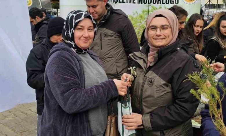 Bayramiç’te 1450 fidan dağıtıldı 1 bayramicte 1450 fidan dagitildi 3af208a442ad |
