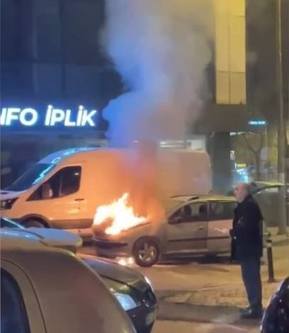 Bayrampaşa’da alev alev yanan araca vatandaşlar müdahale etti 1 bayrampasada alev alev yanan araca vatandaslar mudahale etti 067037da1e30 |