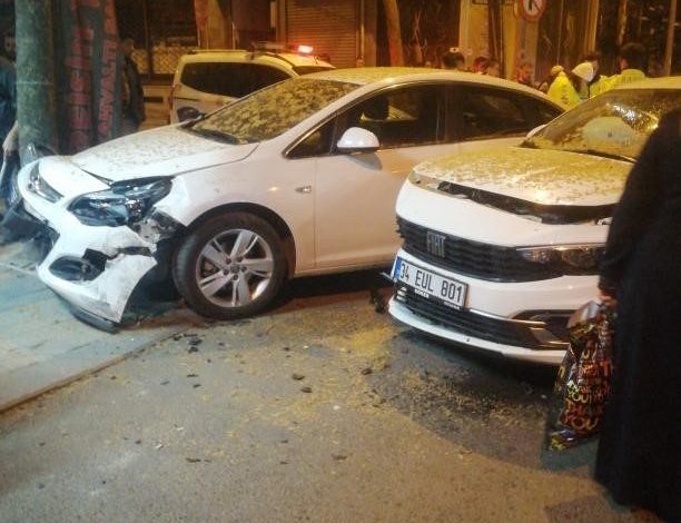 bayrampasada feci kaza kamerada otomobil kiraathaneye daldi 6 kisi yaralandi 491eeed6b7e9 |