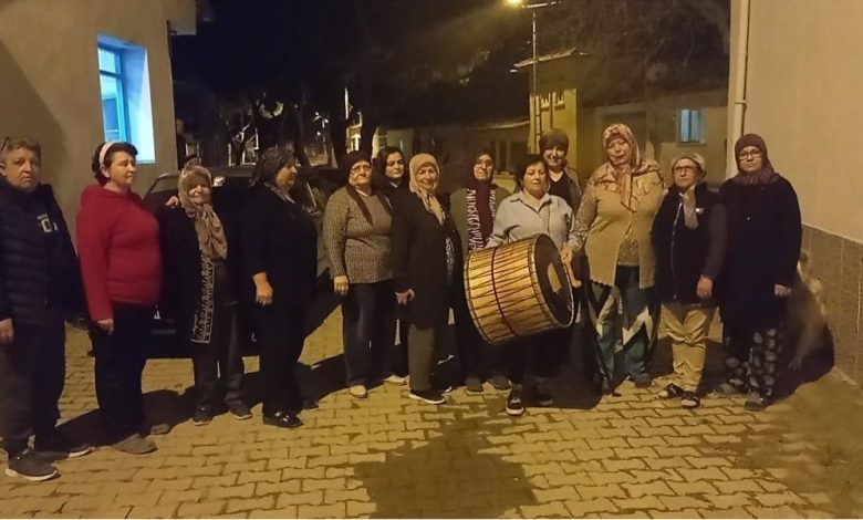 bergamada vatandaslari kadin davulcular sahura kaldiriyor 496d4895799e |