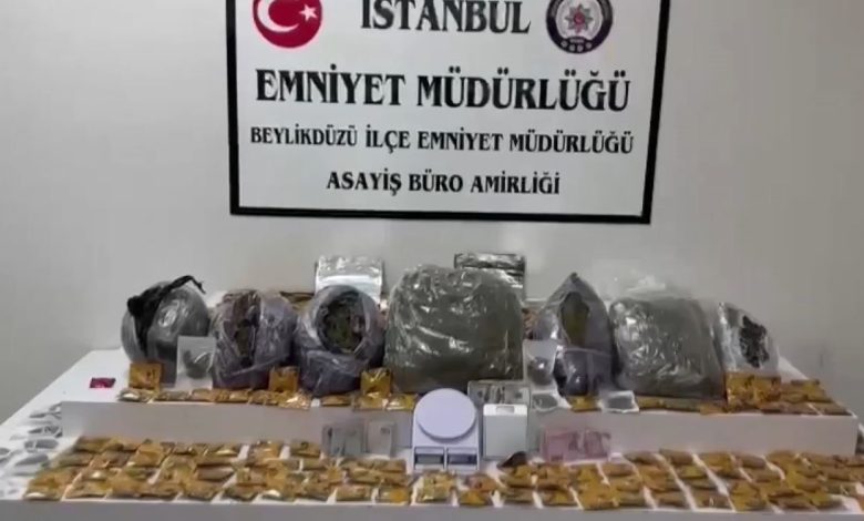 Beylikdüzü’nde uyuşturucu satışı yapan şüpheliler yakalandı 1 beylikduzunde uyusturucu satisi yapan supheliler yakalandi 9956f7307718 |