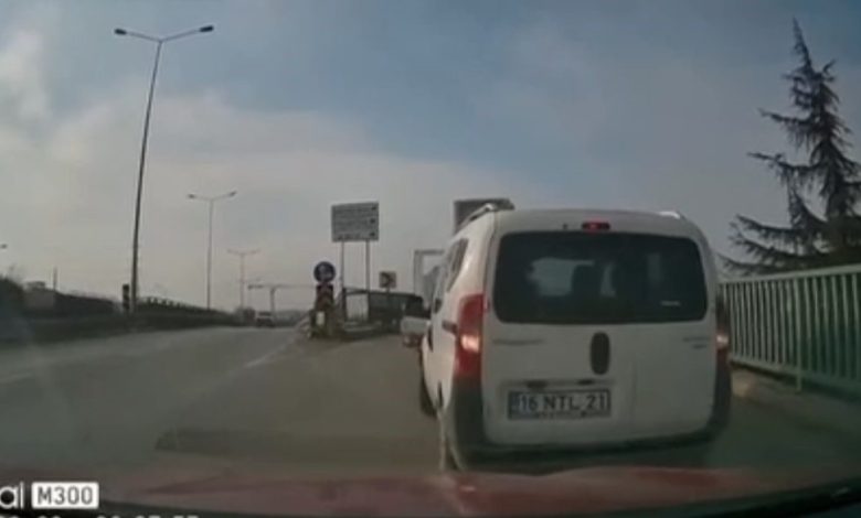 bir anda geri manevra yapti korku dolu anlar kameraya yansidi 798a21e9fc5a |
