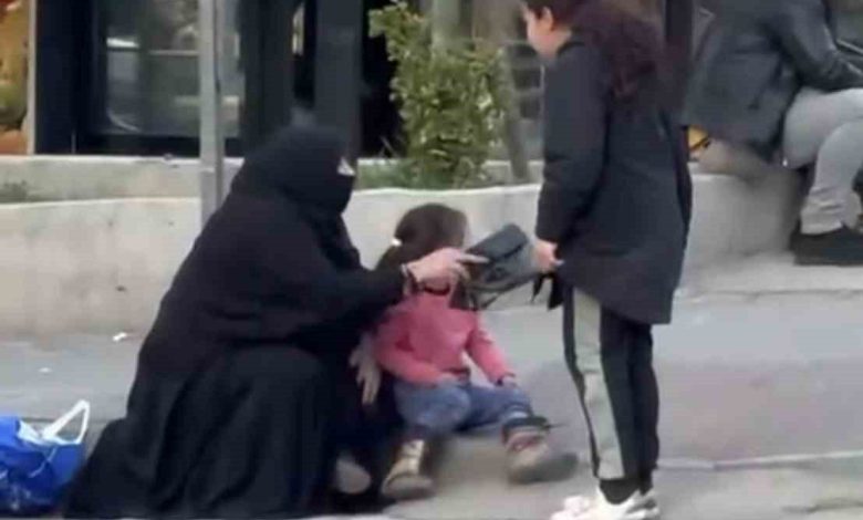 bursada dilencilerin yer kavgasi kamerada d7cdf598ade4 |