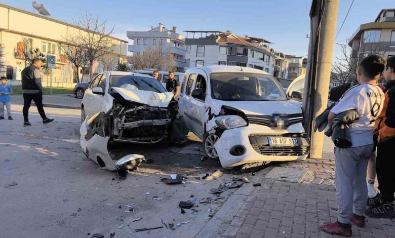 bursada iki arac carpisti 1 yarali 58cbe5ab23c1 |