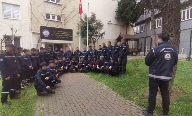 Bursa’da kaçak göçmenleri çalıştırdığı tespit edilen 3 şüpheli yakalandı 1 bursada kacak gocmenleri calistirdigi tespit edilen 3 supheli yakalandi 60a233d90874 |