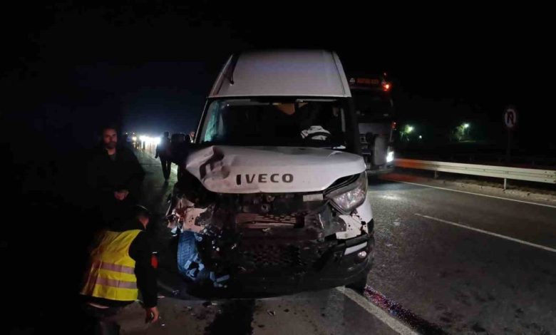 Bursa’da minibüs otomobille çarpıştı: 1 yaralı 1 bursada minibus otomobille carpisti 1 yarali 3c1f686552f5 |