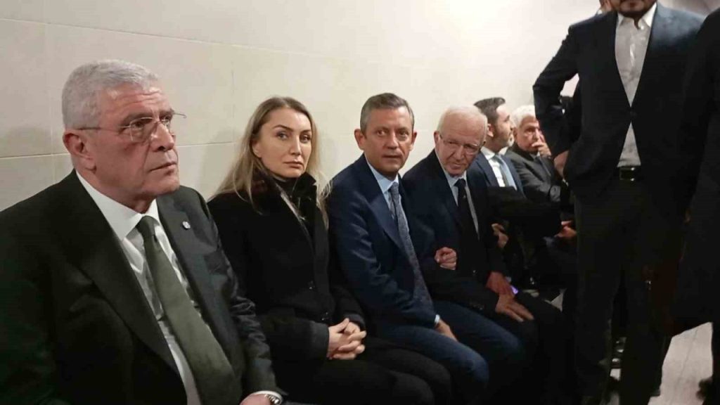 chp lideri ozgur ozel caglayandaki istanbul adalet sarayina geldi e5f3f9eb0652 |