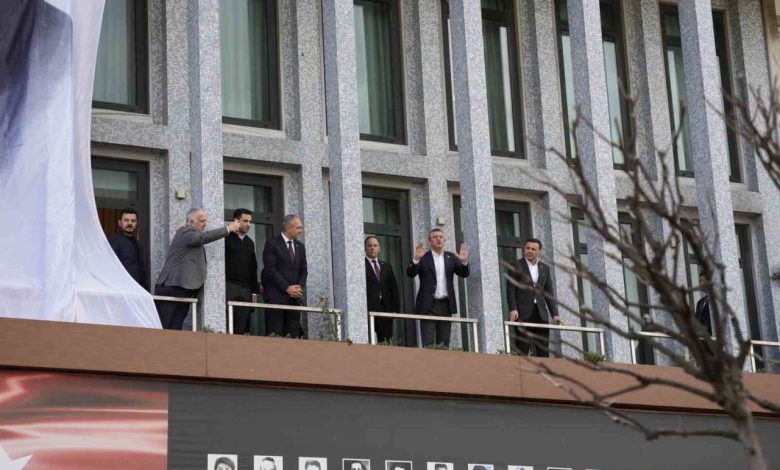 CHP lideri Özgür Özel: "İmamoğlu çıkana kadar İBB’de olacağız" 1 chp lideri ozgur ozel imamoglu cikana kadar ibbde olacagiz be7a611535b9 |