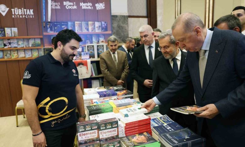 cumhurbaskani erdogan kitap fuarini ziyaret etti 86e0afd35ce3 |