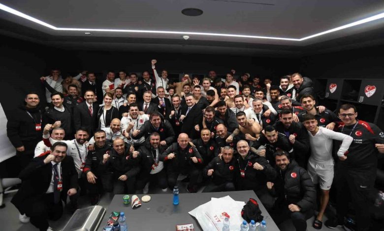 Cumhurbaşkanı Erdoğan’dan A Milli Futbol Takımı’na tebrik telefonu 1 cumhurbaskani erdogandan a milli futbol takimina tebrik telefonu ab7df6ed07ab |