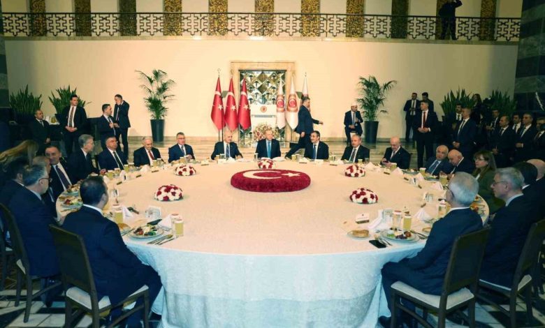 Cumhurbaşkanı Erdoğan’dan siyasi partilere, milletvekillerine çağrı: "Türkiye düşmanlarını bir kez daha hüsrana uğratalım" 1 cumhurbaskani erdogandan siyasi partilere milletvekillerine cagri turkiye dusmanlarini bir kez daha husrana ugratalim 15e4acc881ed |
