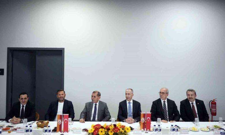 Dursun Özbek: "Galatasaray’a çok büyük finansal katkı verecek projeler yapıyoruz" 1 dursun ozbek galatasaraya cok buyuk finansal katki verecek projeler yapiyoruz ff7210415d64 |