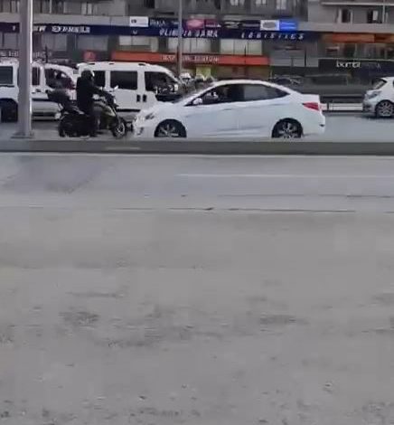 e 5e ters istikametten giren kadin ortaligi birbirine katti o anlar kamerada 958f6ce5c4dd |