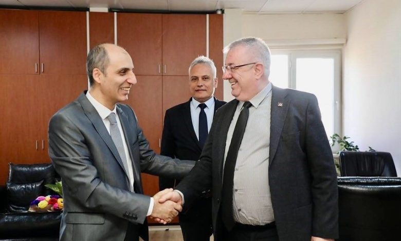 edremit belediye baskani mehmet ertastan saglik calisanlarina tip bayrami ziyareti 1fa40610d2fe |