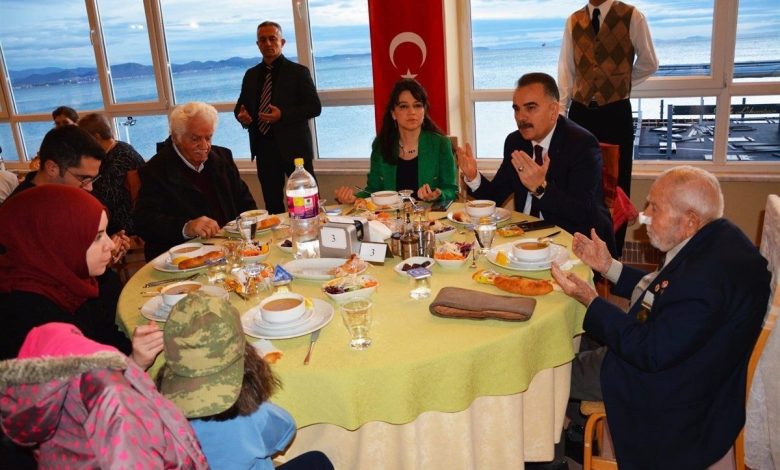 edremit kaymakamligindan sehit aileleri ve gaziler onuruna iftar 8bc2e85a0753 |