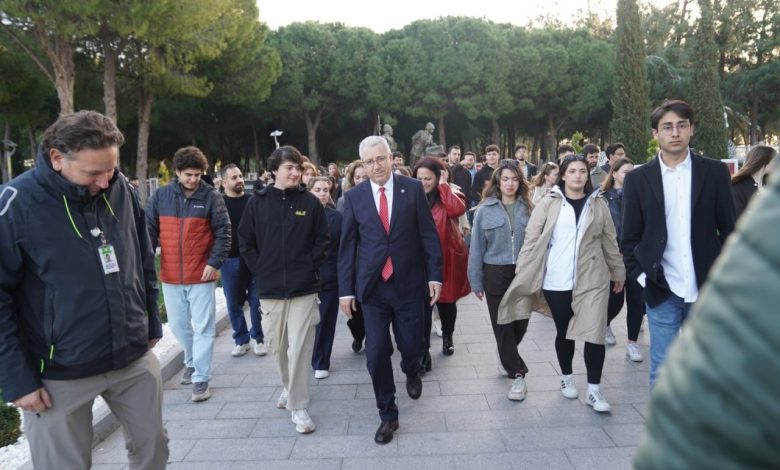 ege universitesi ogrencileri canakkale sehitlerinin huzuruna cikti 4cae8d3cee72 |