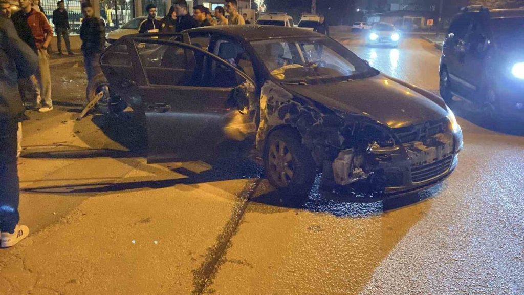 ehliyetsiz surucu dehset sacti 4 araca carparak durdu 9d23d9914ac2 |