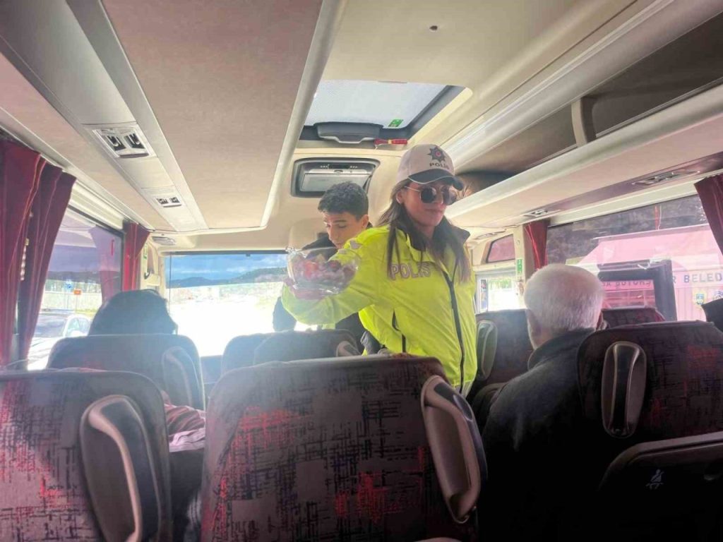 ekiplerden suruculere tatli ve kolonya ikrami 031e97dcf183 |