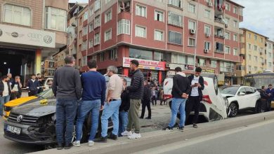 esenlerde zincirleme kaza 6 arac ve motosikletin karistigi kaza ani kamerada e98aab0ec8a9 |