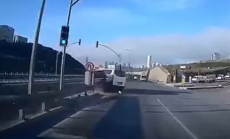 esenyurtta yasak yerden donus yapmaya calisan surucu kazaya neden oldu o anlar kamerada 9b930d76ddb3 |