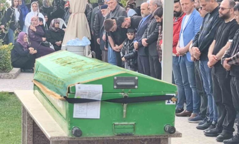 esi tarafindan oldurulen is adami defnedildi 462b48f892d5 |