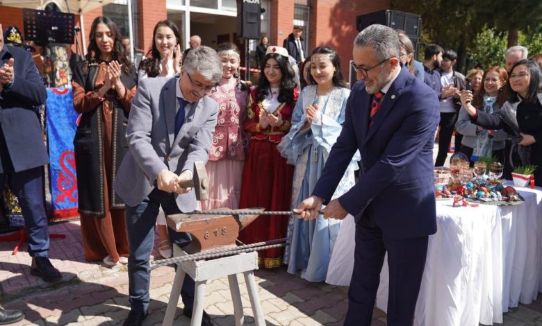 EÜ’de Nevruz Bayramı coşkuyla kutlandı 1 eude nevruz bayrami coskuyla kutlandi b718aa91a7b3 |